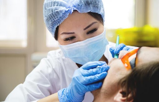 Казахстанские ученые разработали биосовместимый клей