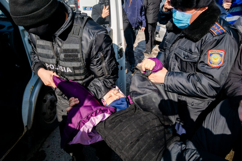 В Алматы прошел незаконный митинг: фоторепортаж с места событий