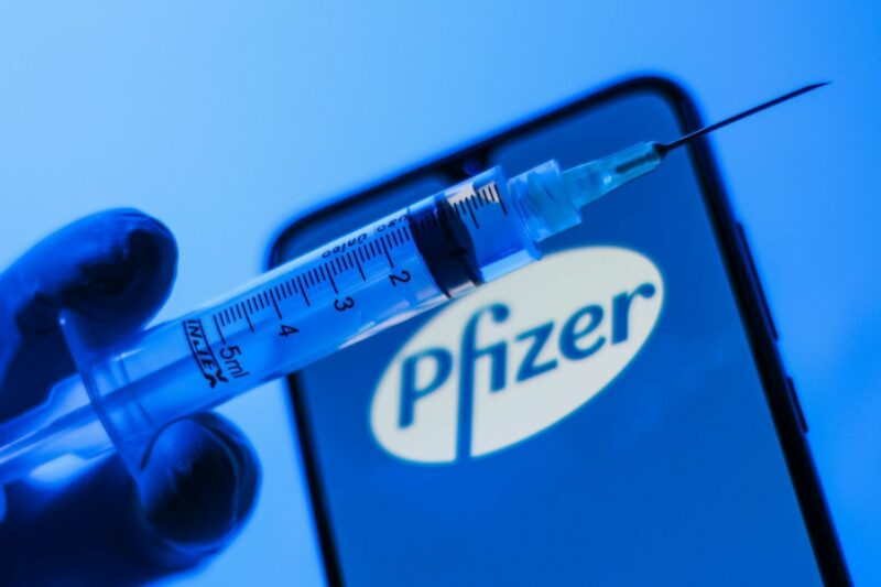 Акции Pfizer упали после нарушения плана вакцинации