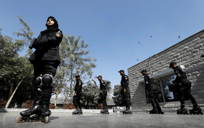 За вором на роликах: Пакистан придумал новаторский подход в борьбе с преступностью