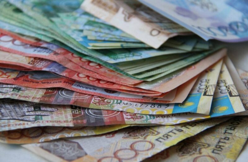 Курс тенге продолжает постепенно укрепляться Курс тенге продолжает постепенно укрепляться