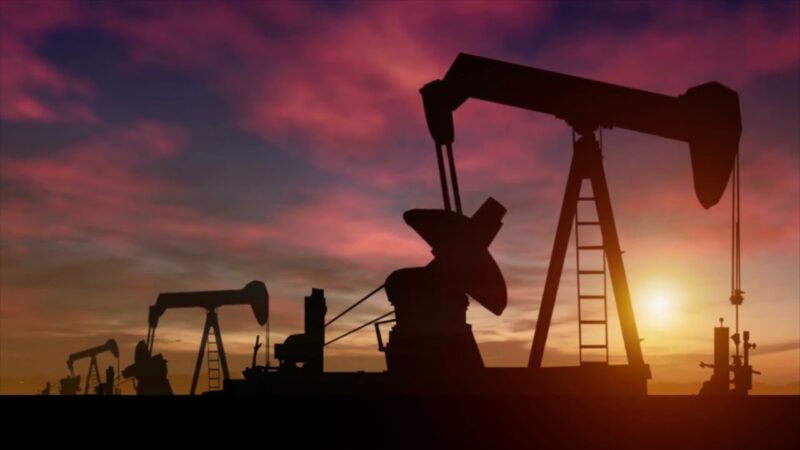 Нефть торгуется в узком диапазоне на фоне рисков спада спроса Нефть торгуется в узком диапазоне на фоне рисков спада спроса