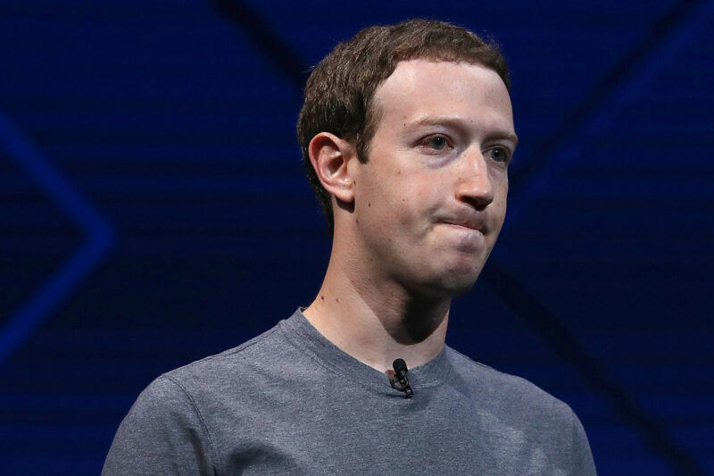 Над Фейсбуком тучи ходят хмуро Над Фейсбуком тучи ходят хмуро