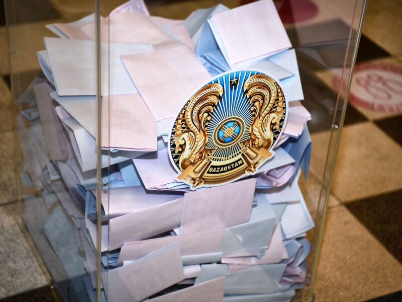 Выборы в мажилис. Выборная урна для голосования