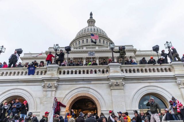 Более половины американцев хотят досрочного ухода Трампа