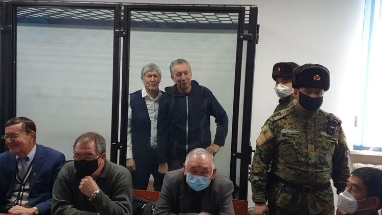 Экс-президента Кыргызстана доставили в суд
