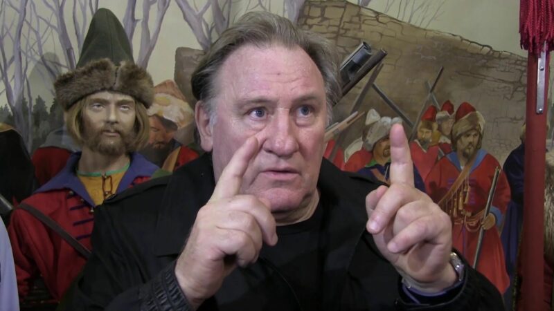 Депардье вновь попал в секс-скандал Депардье вновь попал в секс-скандал