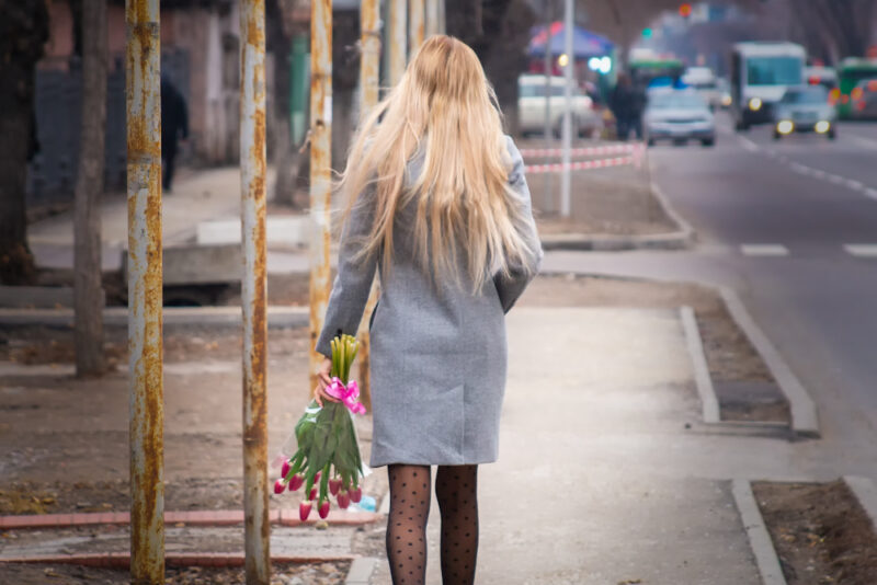 Откуда везут цветы в Казахстан и во сколько обойдется букет к 8 марта?