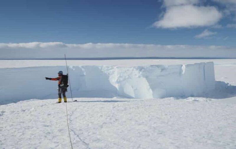 Айсберг размером с Санкт-Петербург откололся от Антарктиды