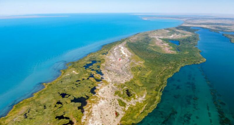 СМИ: "Китай ставит под угрозу крупнейшее озеро Казахстана"