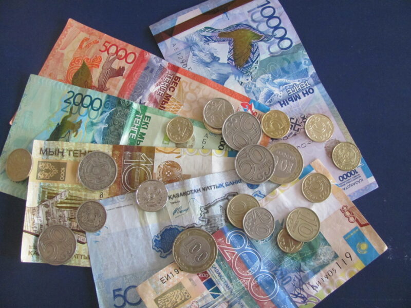 Как рубль влияет на курс тенге