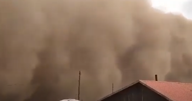 Мангистау накрыла мощнейшая песчаная буря