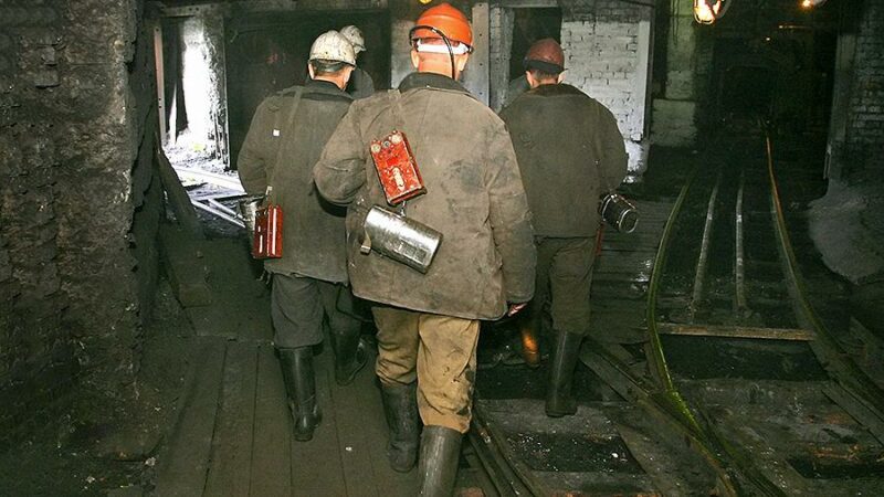 Почти 350 горняков эвакуированы из-за возгорания в шахте "АрселорМиттал Темиртау" 