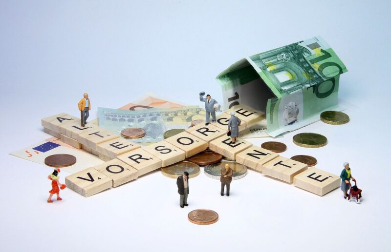 На что казахстанцы тратят снятые пенсионные накопления