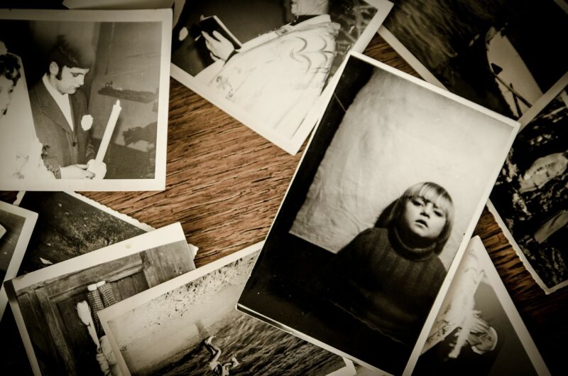 Нейросеть обучили «оживлять» старые фотопортреты