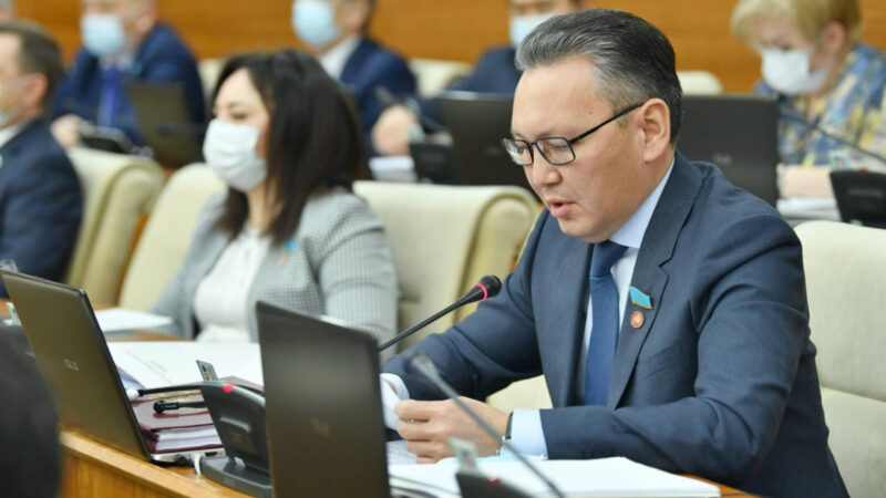 Народные коммунисты предлагают повысить минимальную заработанную плату в 2 раза