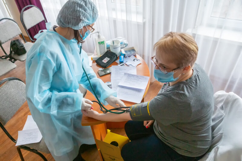 Ажиотаж вокруг вакцинации: алматинцы спешат получить прививку от ковида