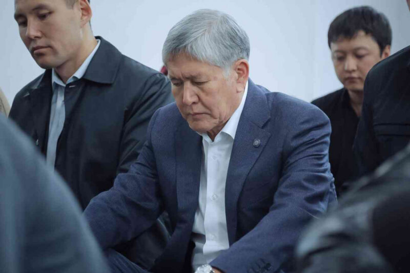 Экс-президенту Кыргызстана Атамбаеву продлили срок Экс-президенту Кыргызстана Атамбаеву продлили срок