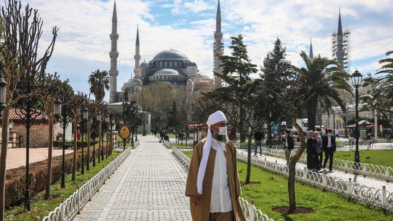 Круглосуточный комендантский час ввели в Турции Круглосуточный комендантский час ввели в Турции