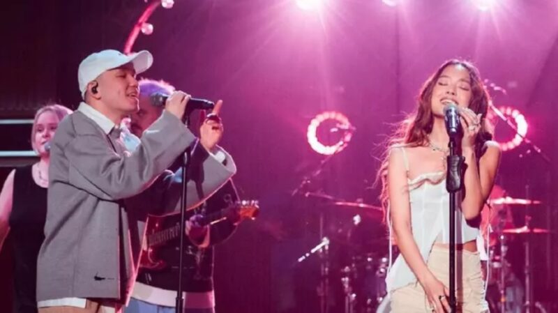 Казахстанские артисты приняли участие в шоу "Вечернего Урганта"