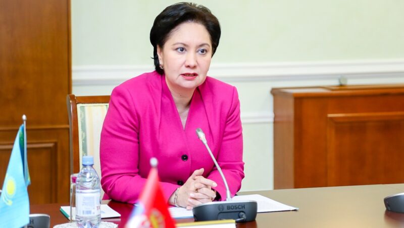 женщин в политике мало