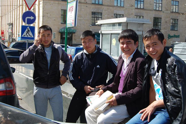 Почти треть мигрантов, живущих и работающих в Москве, — граждане Кыргызстана Почти треть мигрантов, живущих и работающих в Москве, — граждане Кыргызстана