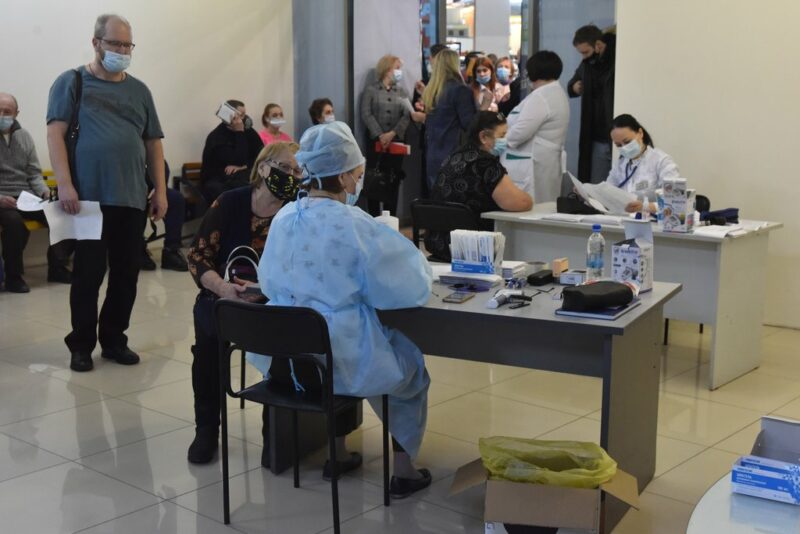 Премьер-министр поручил расширить охват населения вакцинацией в Казахстане