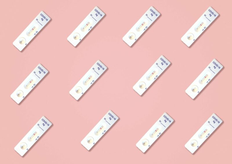 В Казахстане сохраняется высокая заражаемость коронавирусом