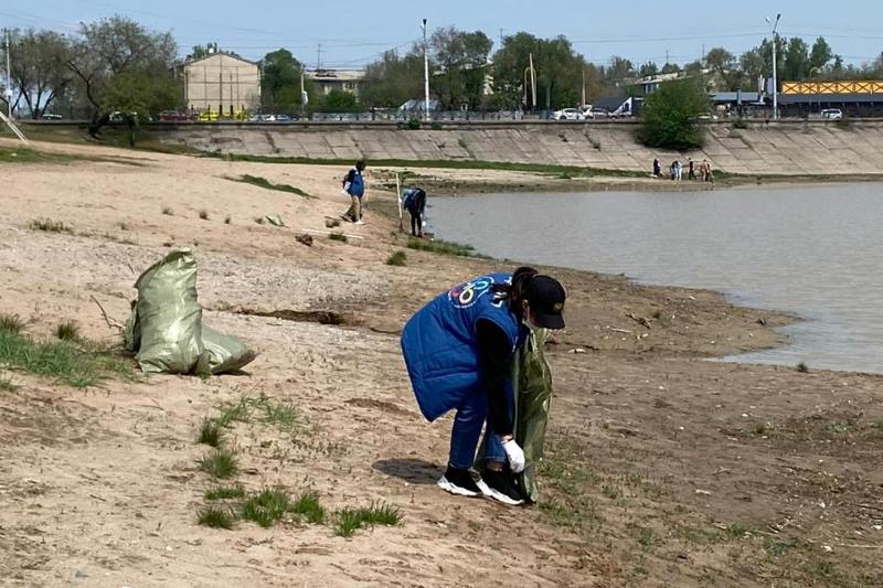 В Алматы на оз. Сайран прошла экологическая акция В Алматы на оз. Сайран прошла экологическая акция