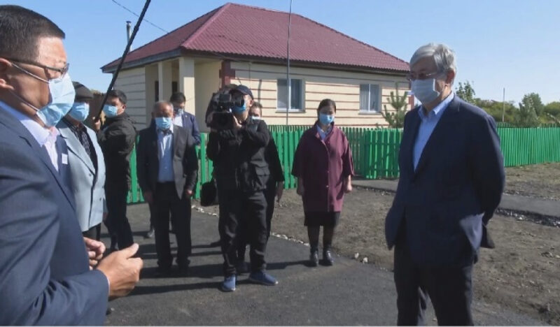 Токаев поручил проверить жалобы переселенцев на некачественное жилье в СКО Токаев поручил проверить жалобы переселенцев на некачественное жилье в СКО