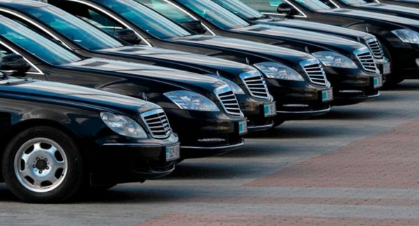 Чиновникам Узбекистана запретили приобретать дорогие автомобили