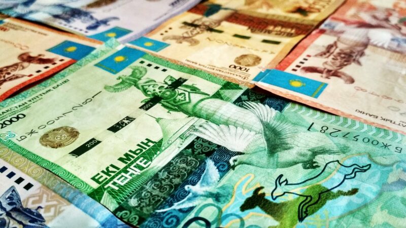 Казахстанцам придется вернуть "коронавирусные" 42500 тенге Казахстанцам придется вернуть "коронавирусные" 42500 тенге