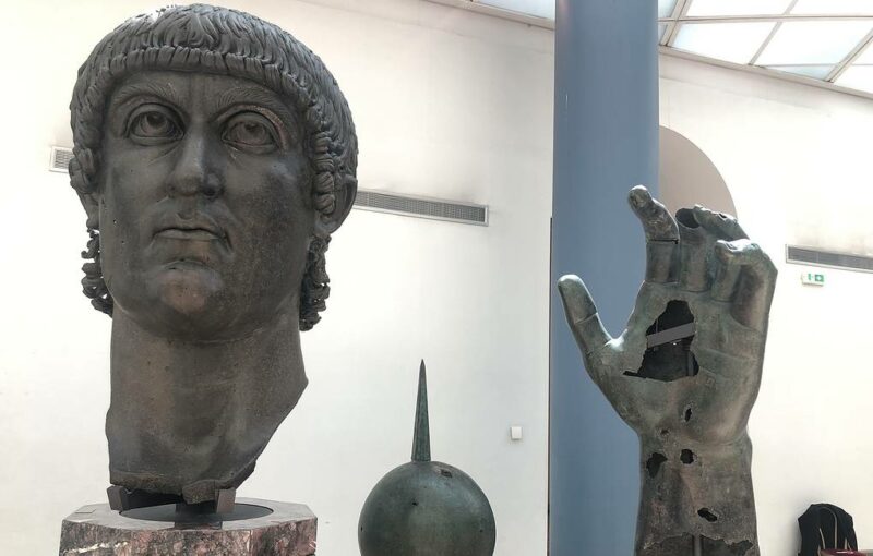 Спустя 500 лет: эксперты восстановили кисть статуи императора Константина