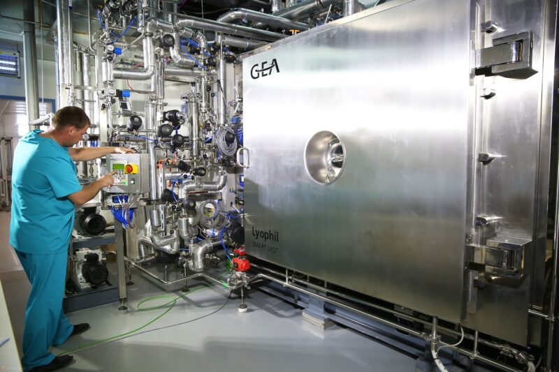 Как контролируется качество вакцины "Спутник-V" на заводе в Караганде