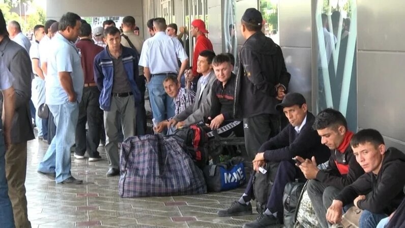 Таджикистан призывает своих граждан воздержаться от поездок в Кыргызстан