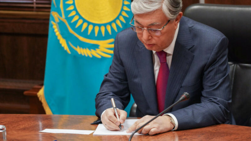 Токаев утвердил поправки в республиканский бюджет на 2021-2023 годы Токаев утвердил поправки в республиканский бюджет на 2021-2023 годы