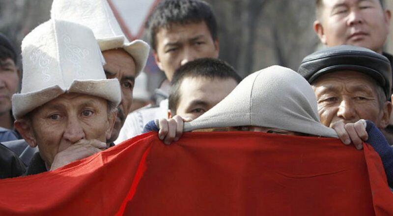 В Кыргызстане объявлен национальный траур В Кыргызстане объявлен национальный траур