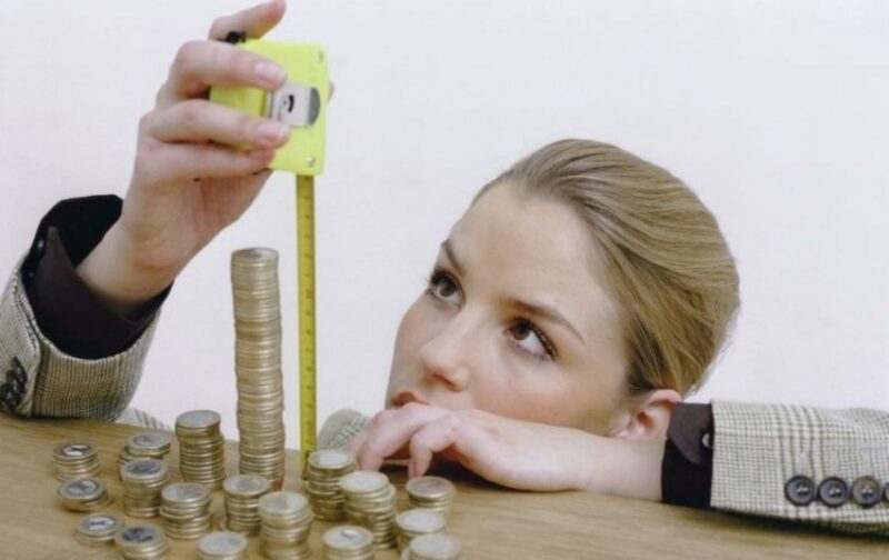 Размер средней зарплаты с начала года вырос в Казахстане