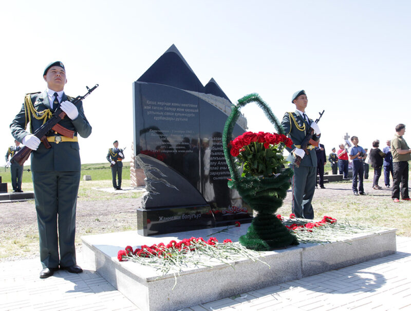 День памяти жертв политических репрессий и голода отмечают в Казахстане