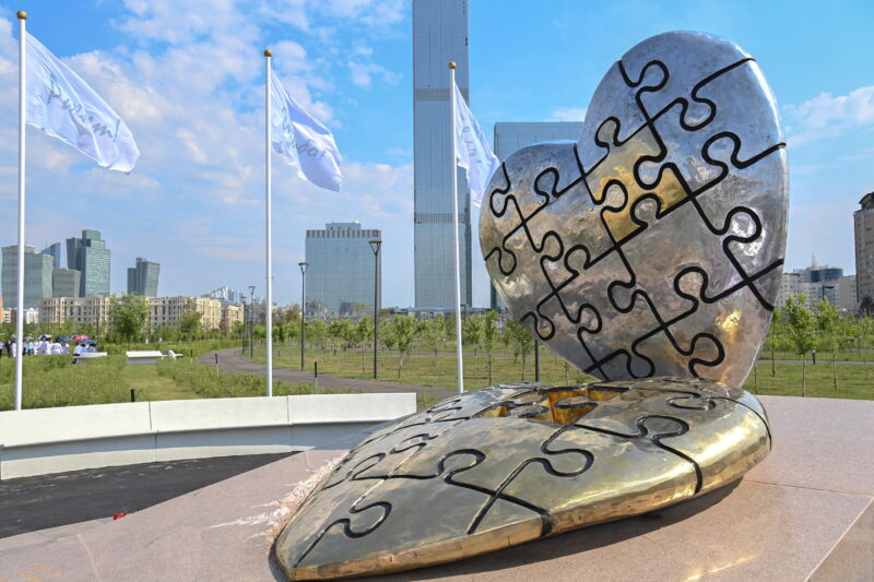 Токаев открыл мемориал в честь медработников Токаев открыл мемориал в честь медработников