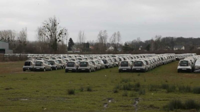 Кладбище электромобилей обнаружили во Франции Кладбище электромобилей обнаружили во Франции