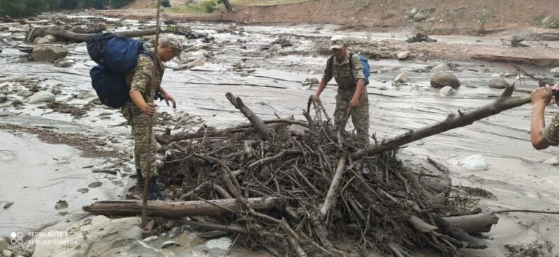 На юге Кыргызстана сель унес восемь человек