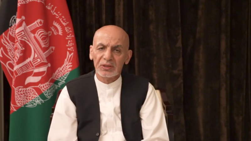 Улетел, но обещал вернуться - бежавший из Афганистана президент записал обращение к нации