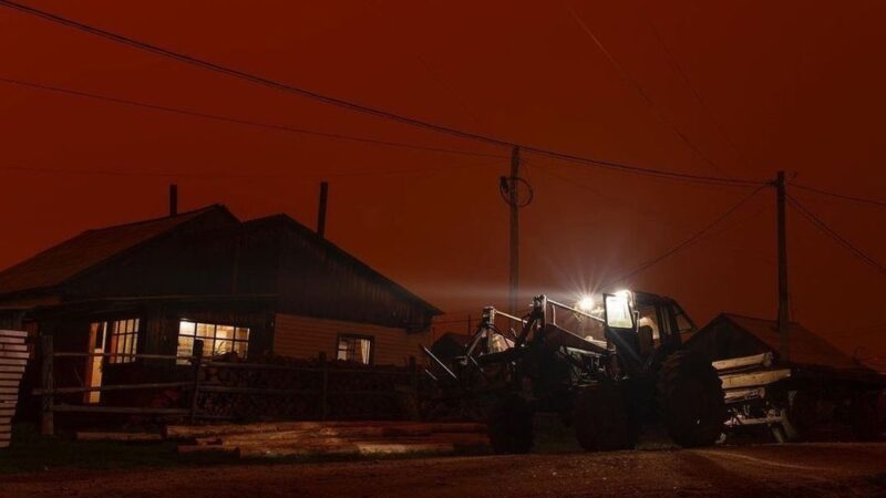 В Якутии исчезло солнце, а с неба посыпался пепел
