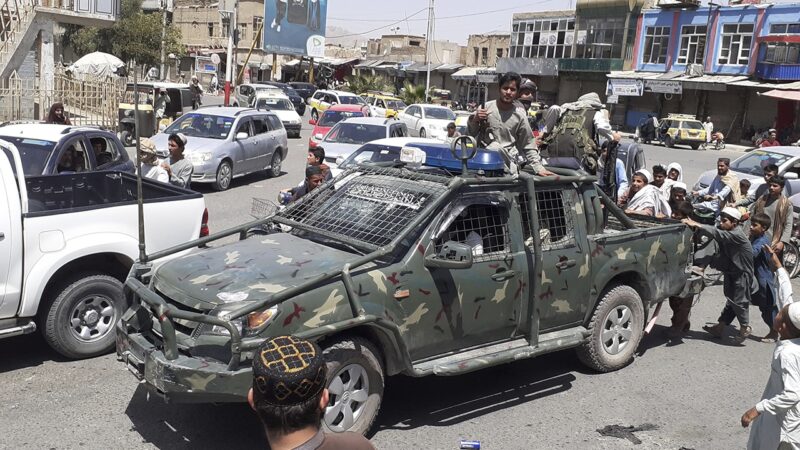 Талибы взяли под охрану посольство России Талибы взяли под охрану посольство России