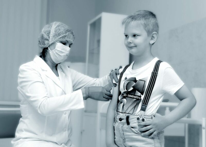 Будут ли вакцинировать казахстанских детей от коронавируса