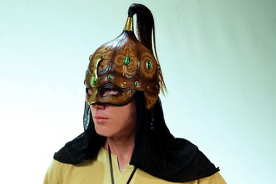 Садыр Жапаров подарил рэперу Тата Улану часы