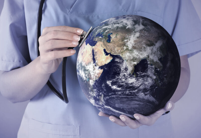 Заболеваемость COVID-19 в мире снизилась на 10%