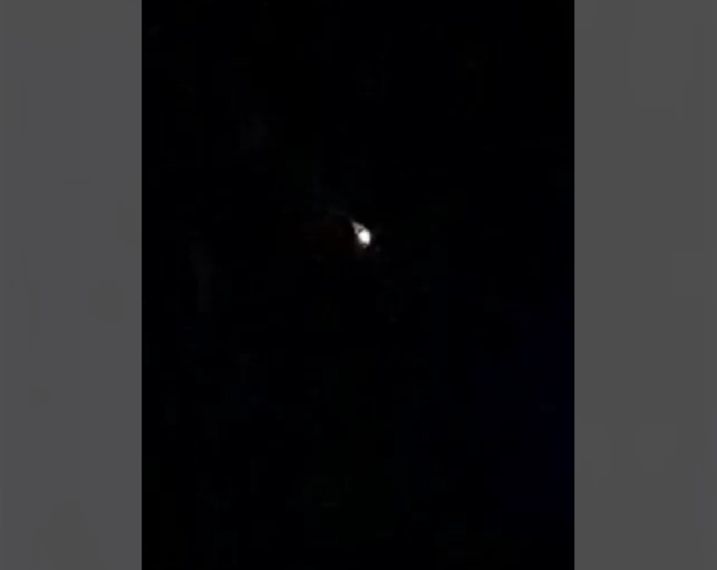 Братья по разуму, комета или военные учения?