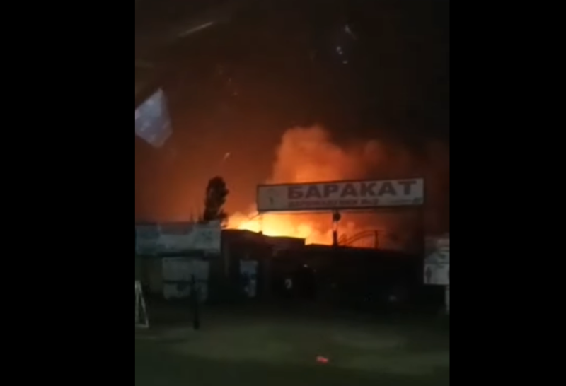 В Худжанде сгорел рынок стройматериалов Баракат